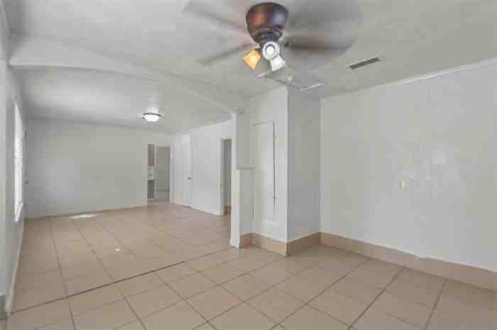 711 Hilltop Dr - Photo 5 of 19