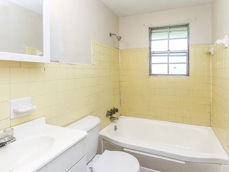 2035 Overlook Ct - Photo 2 of 5