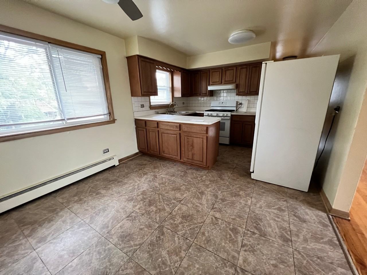 9253 S State St #2N - Photo 2 of 6