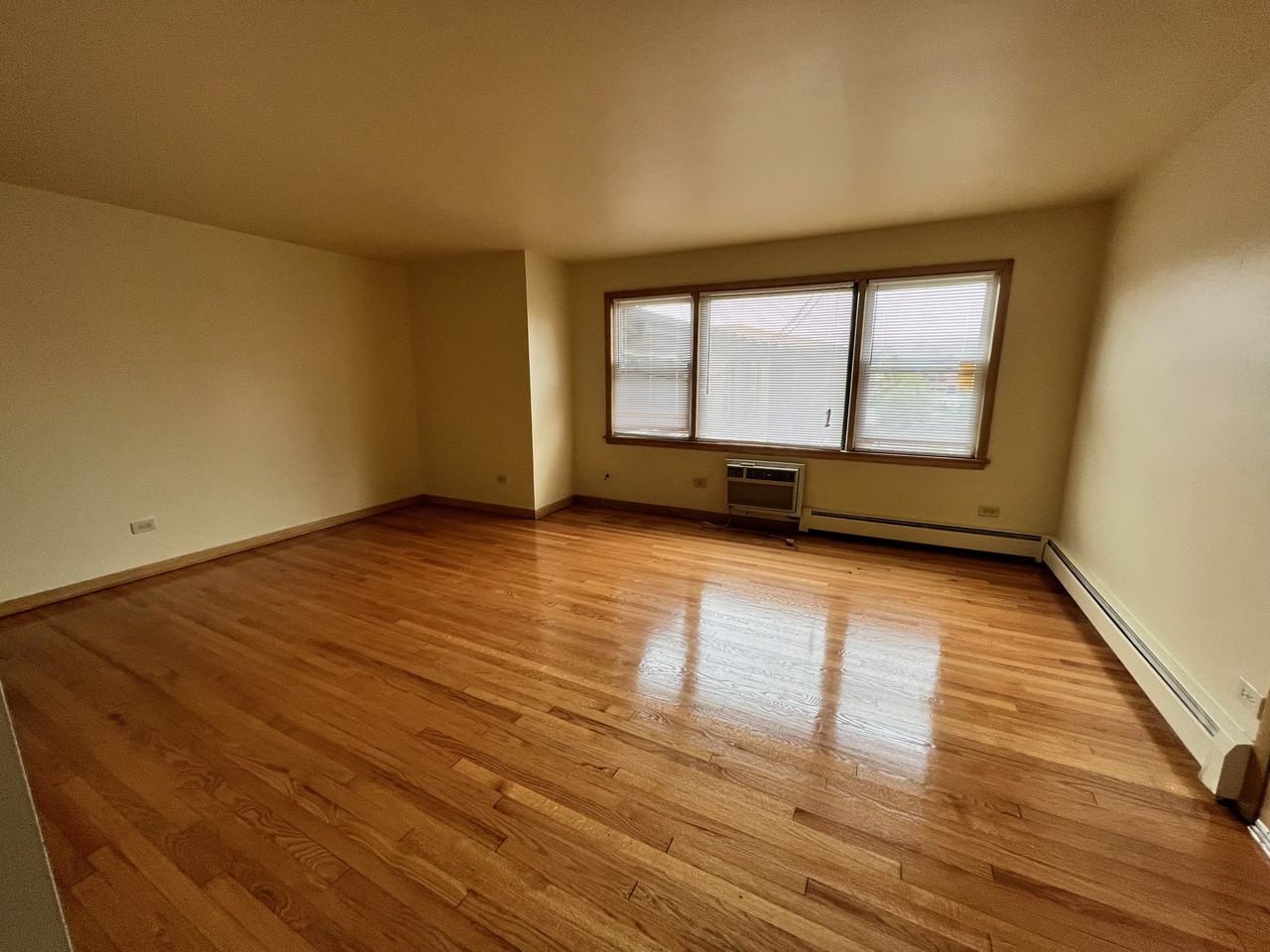9253 S State St #2N - Photo 4 of 6
