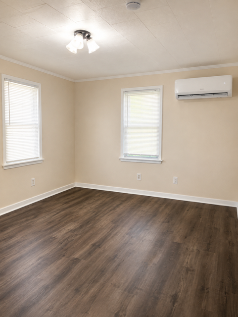 2413 Mcfarland St 4br 2ba #NA - Photo 4 of 9