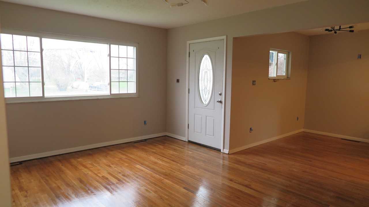1982 Sedan Ave #NA - Photo 3 of 8
