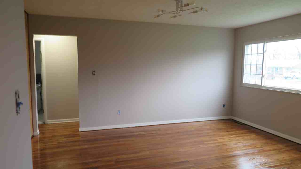 1982 Sedan Ave #NA - Photo 4 of 8