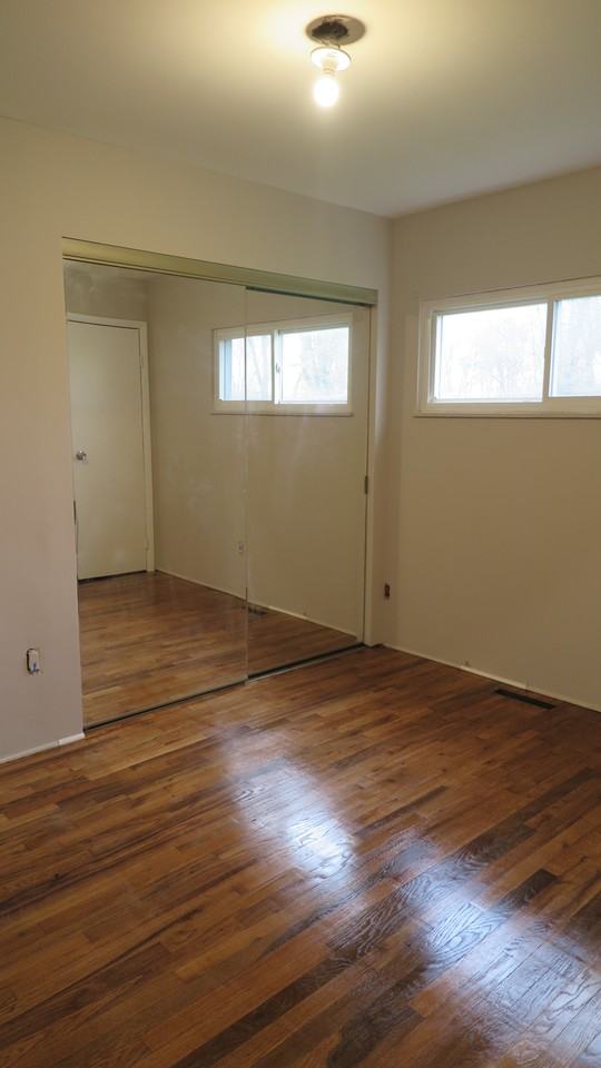 1982 Sedan Ave #NA - Photo 5 of 8