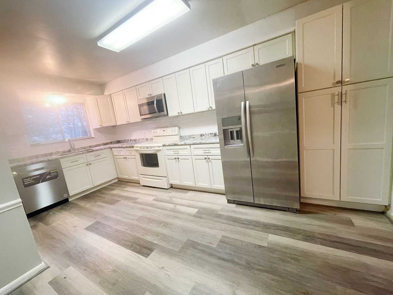 332 Kenridge Rd #1 - Photo 3 of 19