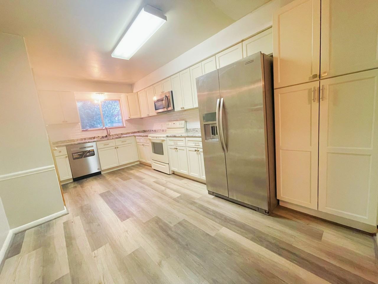 332 Kenridge Rd #1 - Photo 5 of 19