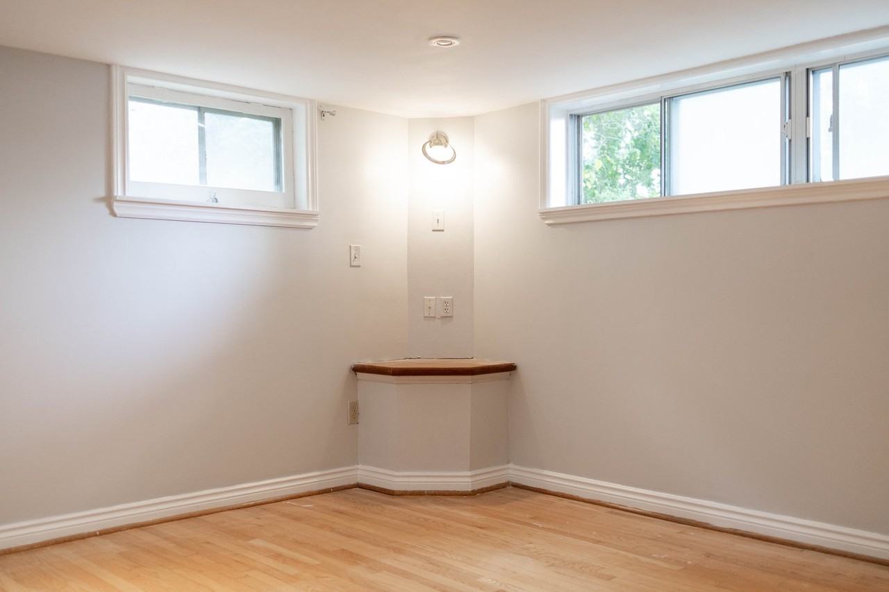 927 Southdown Rd - Photo 6 of 10