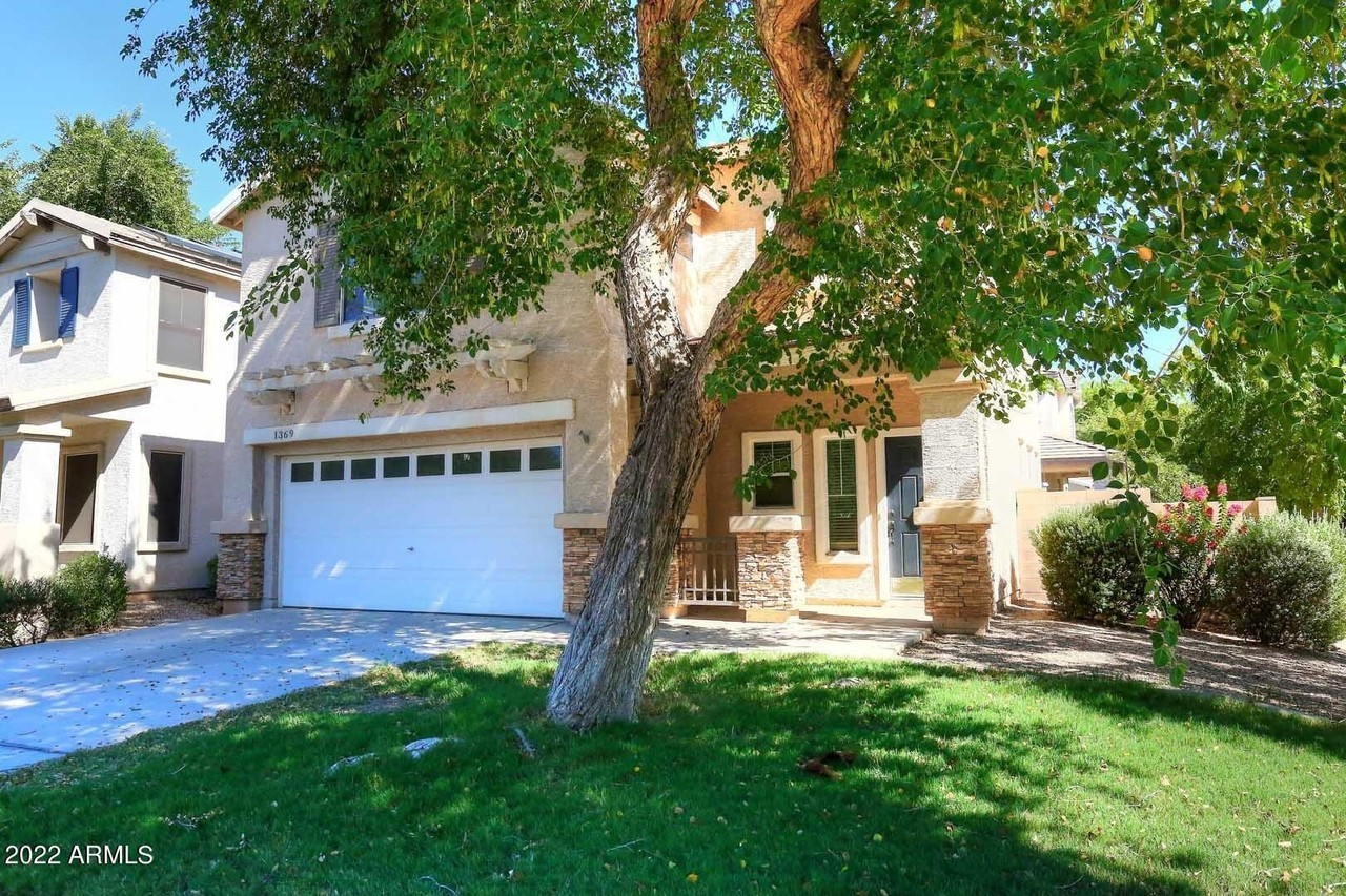 1369 S Swallow Ln - Photo 3 of 40