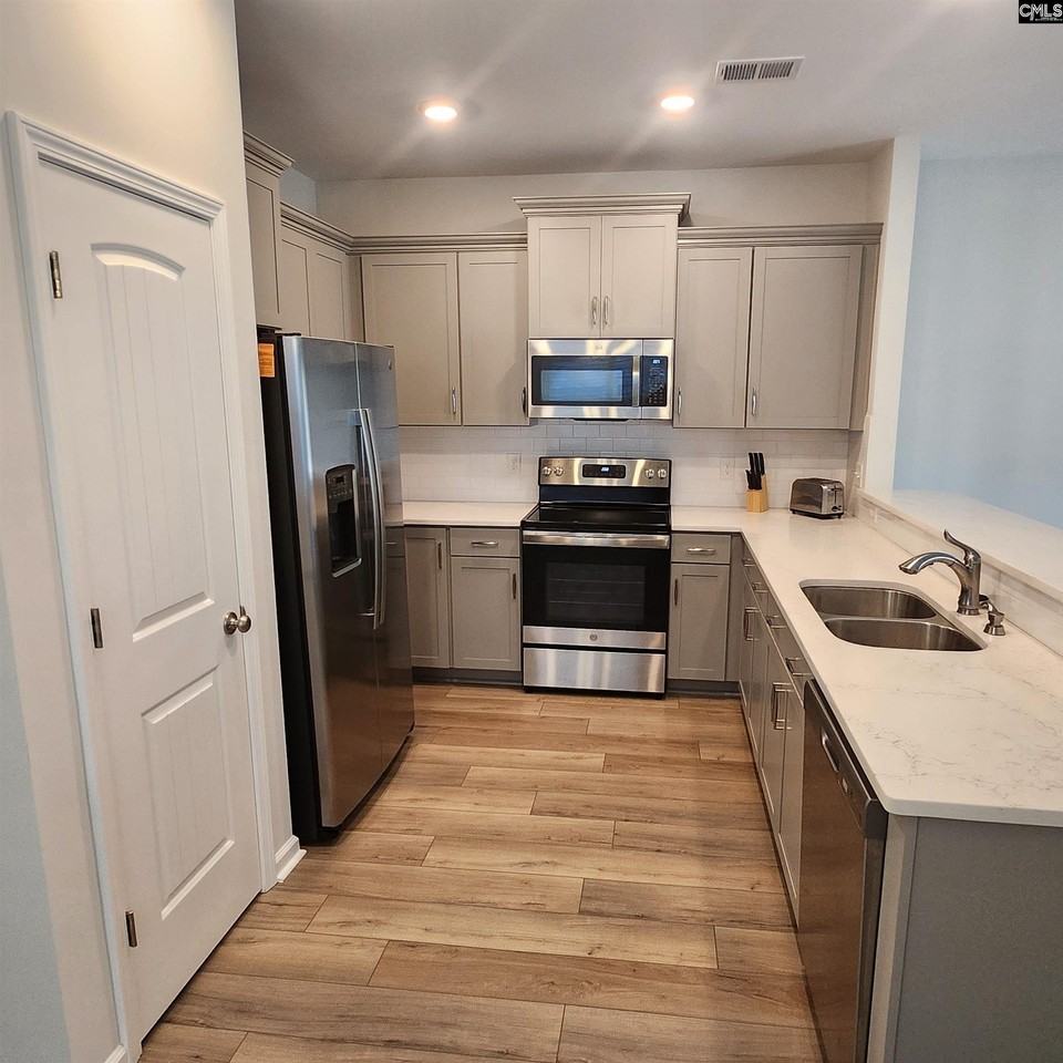 424 Sandfarm Trl - Photo 4 of 26