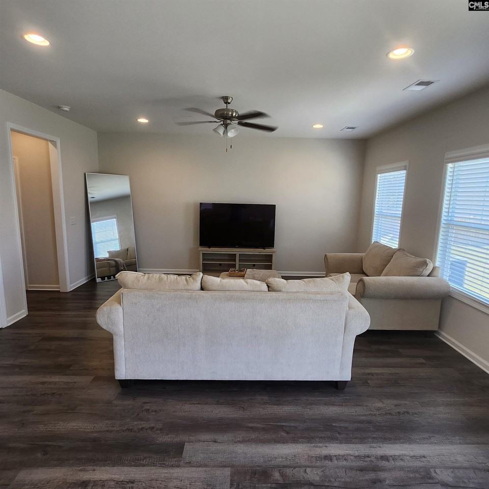 250 Honey Hill Way - Photo 5 of 29
