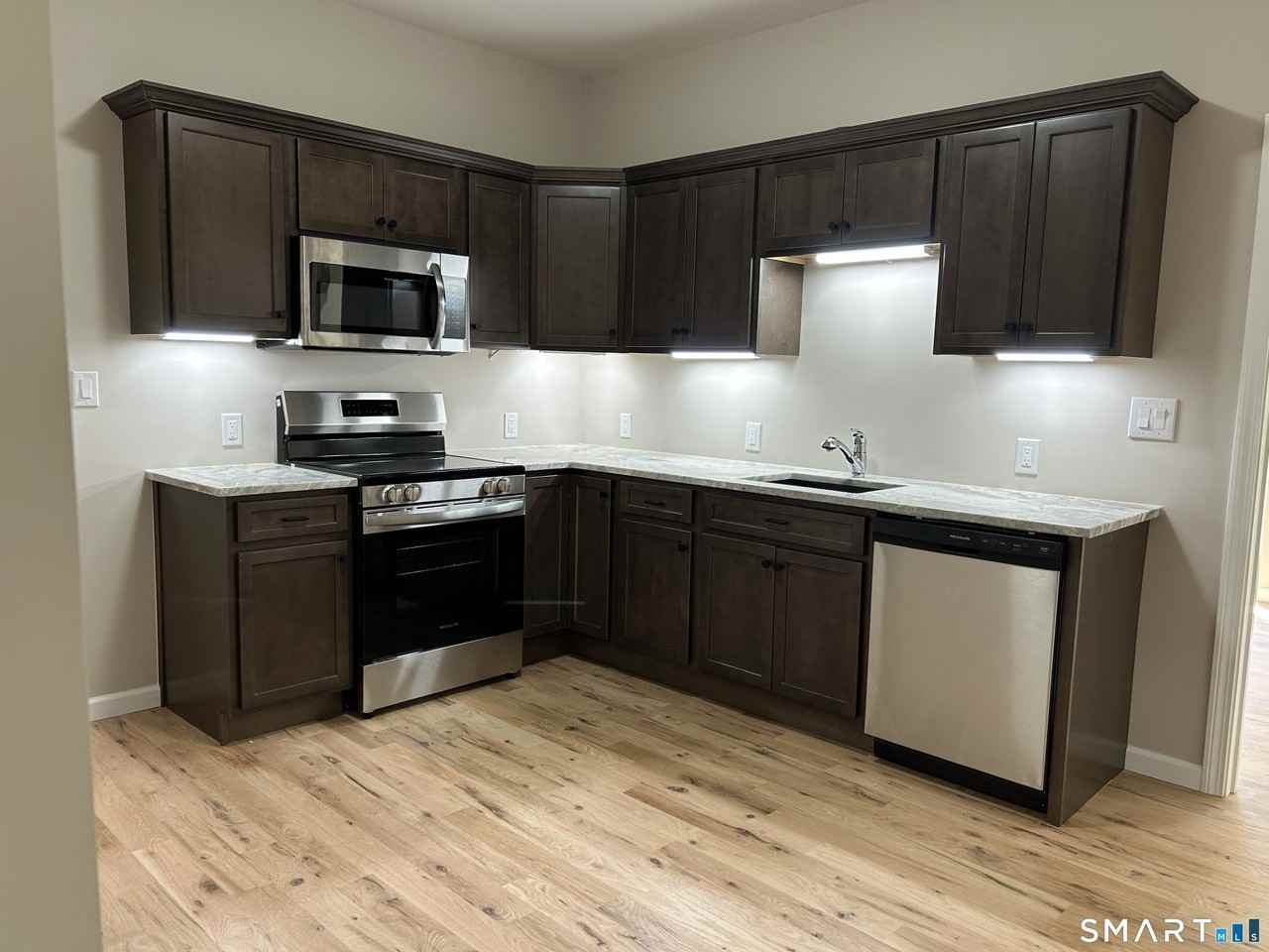 6 Beech Dr #5 - Photo 4 of 19
