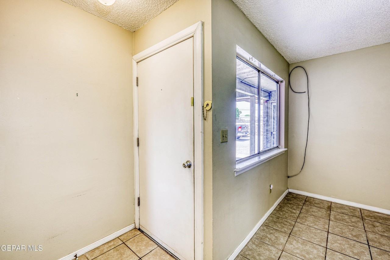 4555 Sun Valley Dr #B - Photo 2 of 42