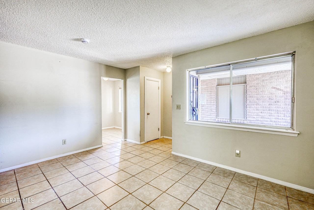 4555 Sun Valley Dr #B - Photo 3 of 42