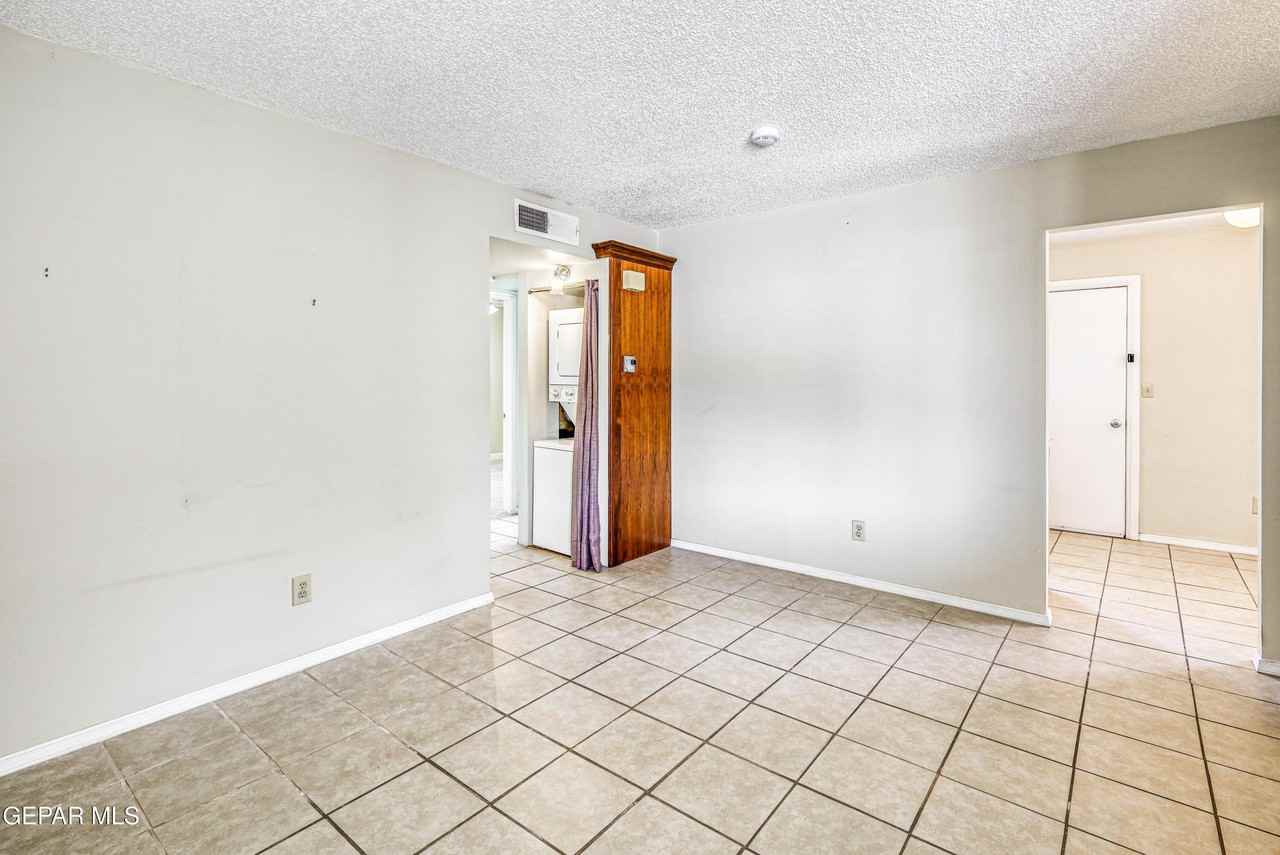 4555 Sun Valley Dr #B - Photo 5 of 42