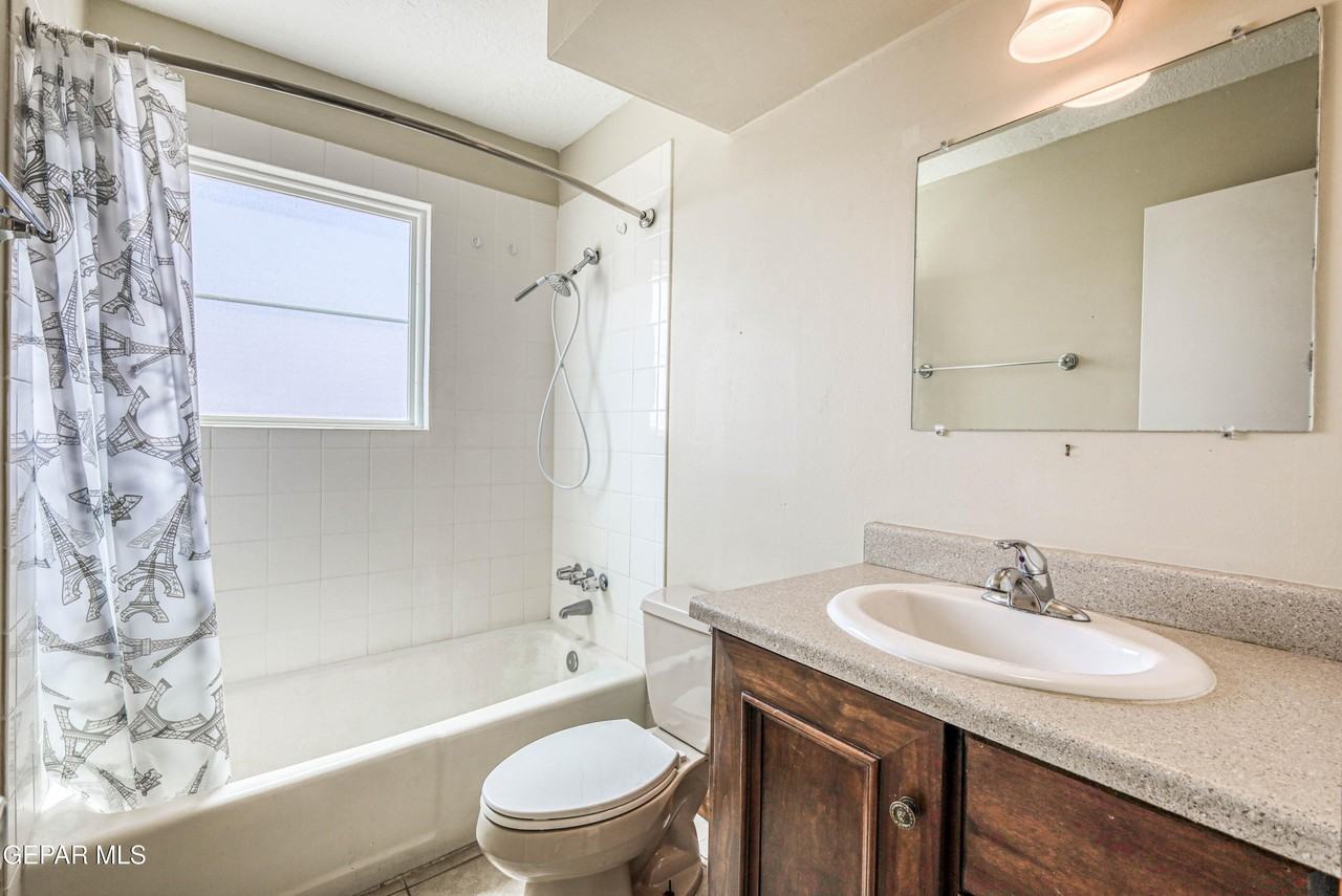 4555 Sun Valley Dr #B - Photo 6 of 42