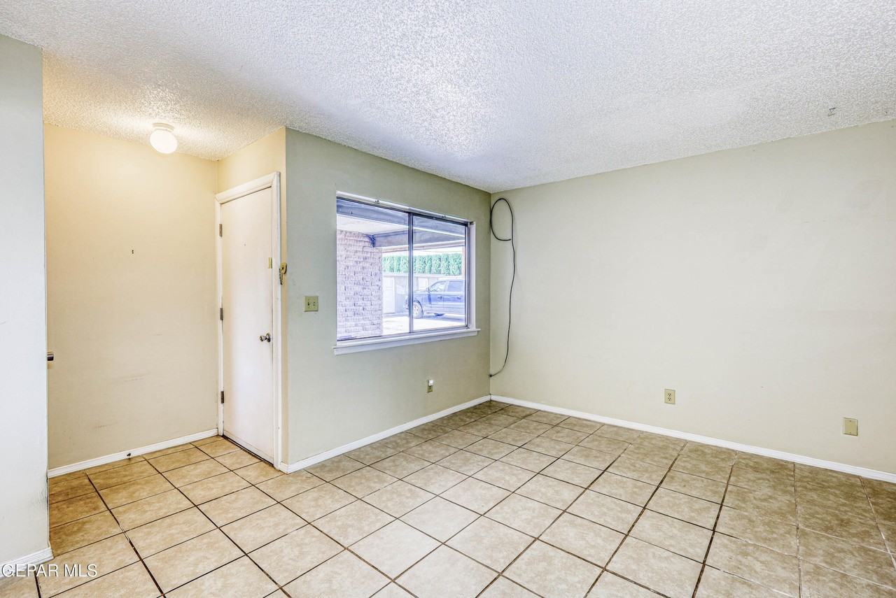 4555 Sun Valley Dr #B - Photo 7 of 42