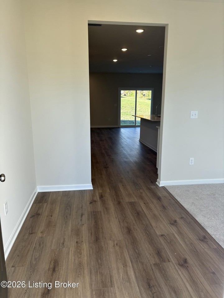 11147 Castlebrook Dr - Photo 2 of 25