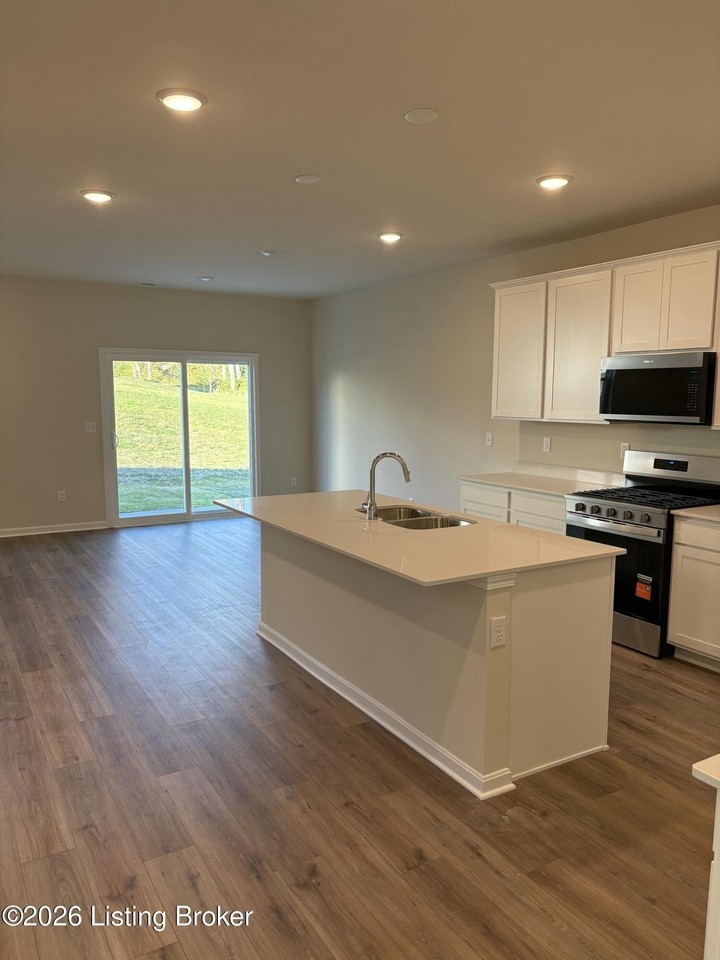 11147 Castlebrook Dr - Photo 4 of 25