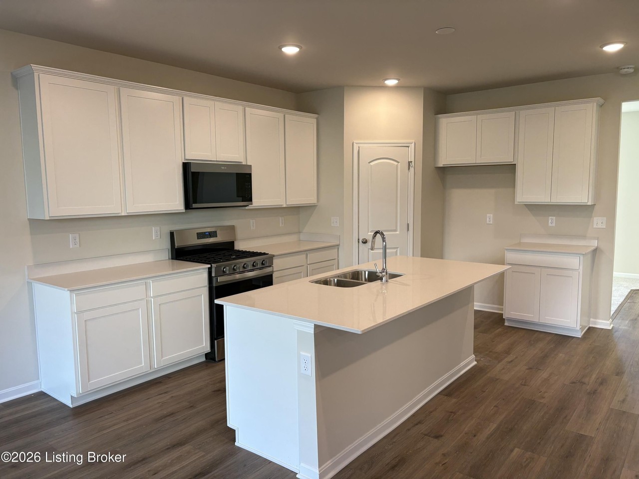 11147 Castlebrook Dr - Photo 5 of 25