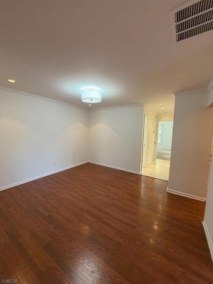44 Jamestown Rd - Photo 5 of 45