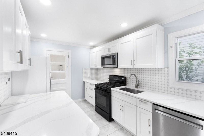 109 Allen St - Photo 2 of 7
