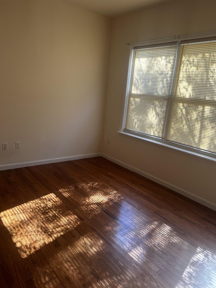 53 E 21st St - Photo 3 of 8