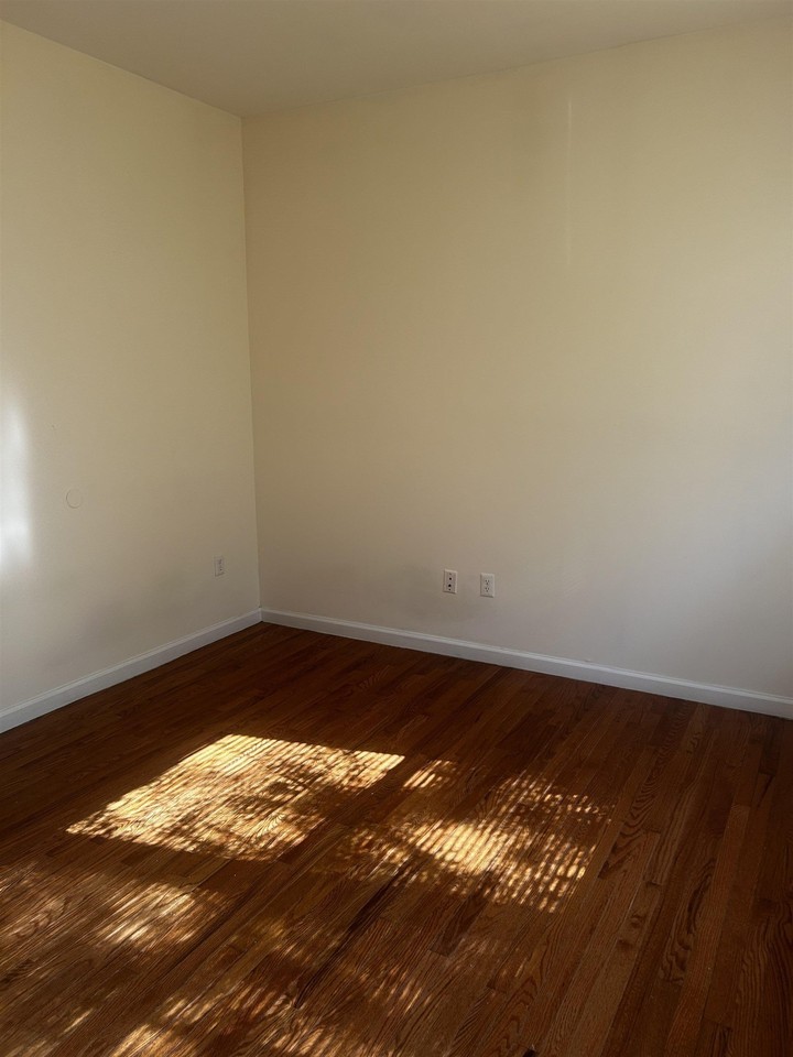 53 E 21st St - Photo 5 of 8