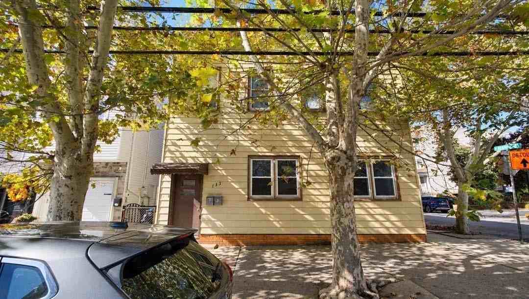 133 Avenue F