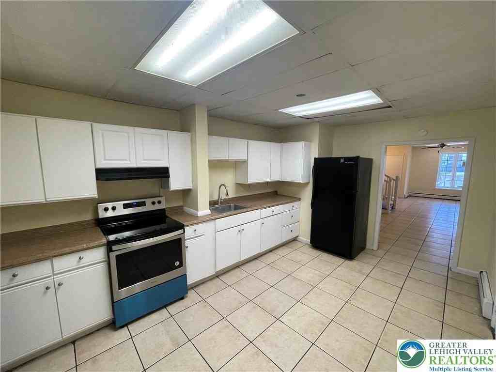 1016 S 6th St - Photo 5 of 9