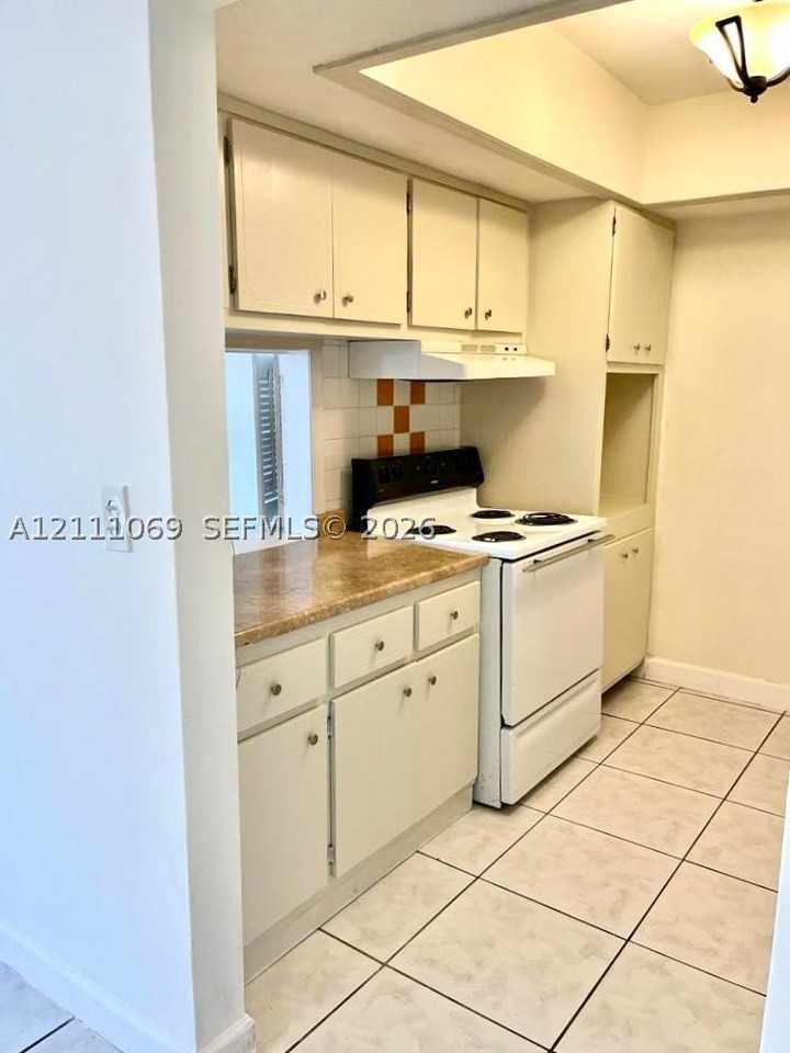 12150 Ne 19th Ave #7 - Photo 3 of 11