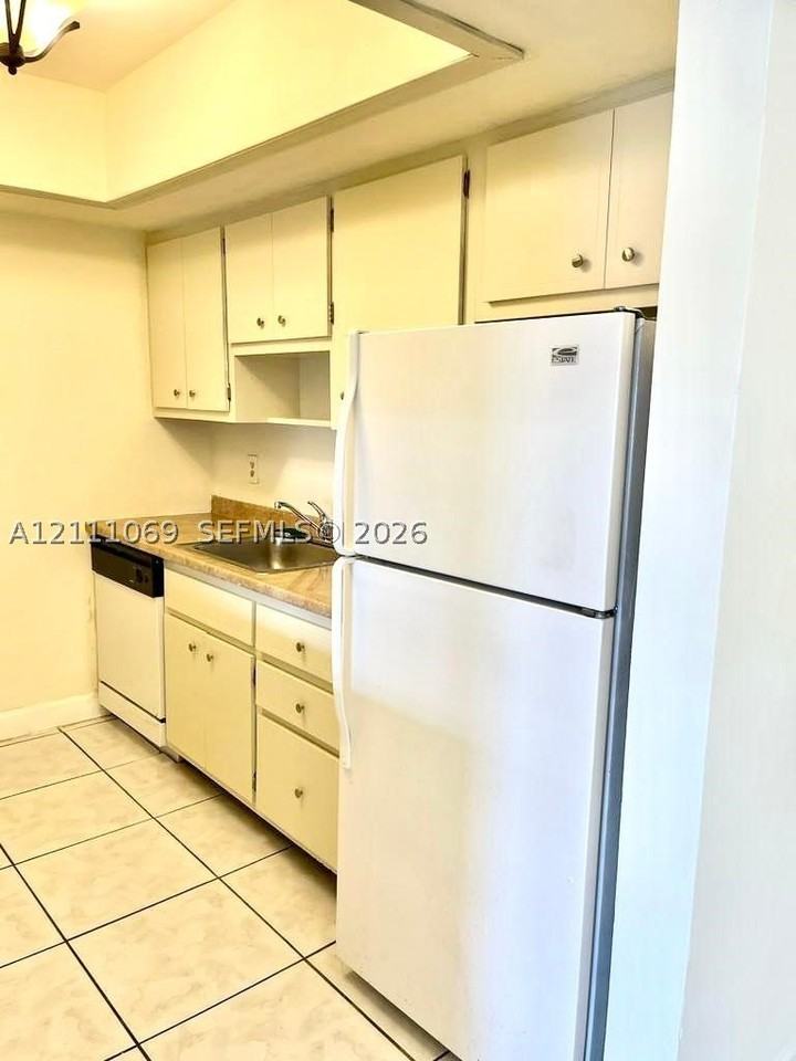 12150 Ne 19th Ave #7 - Photo 4 of 11