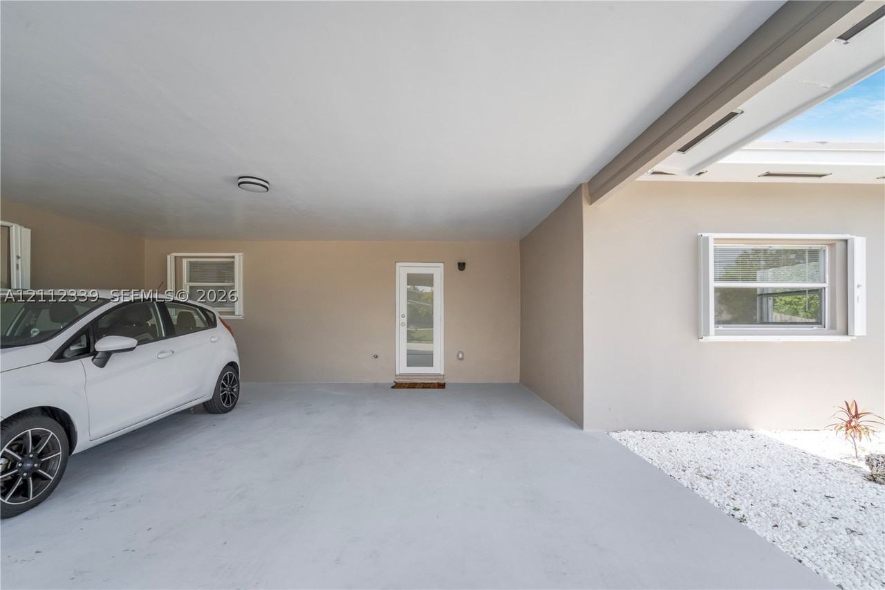 8901 Sw 149th Ter - Photo 2 of 22
