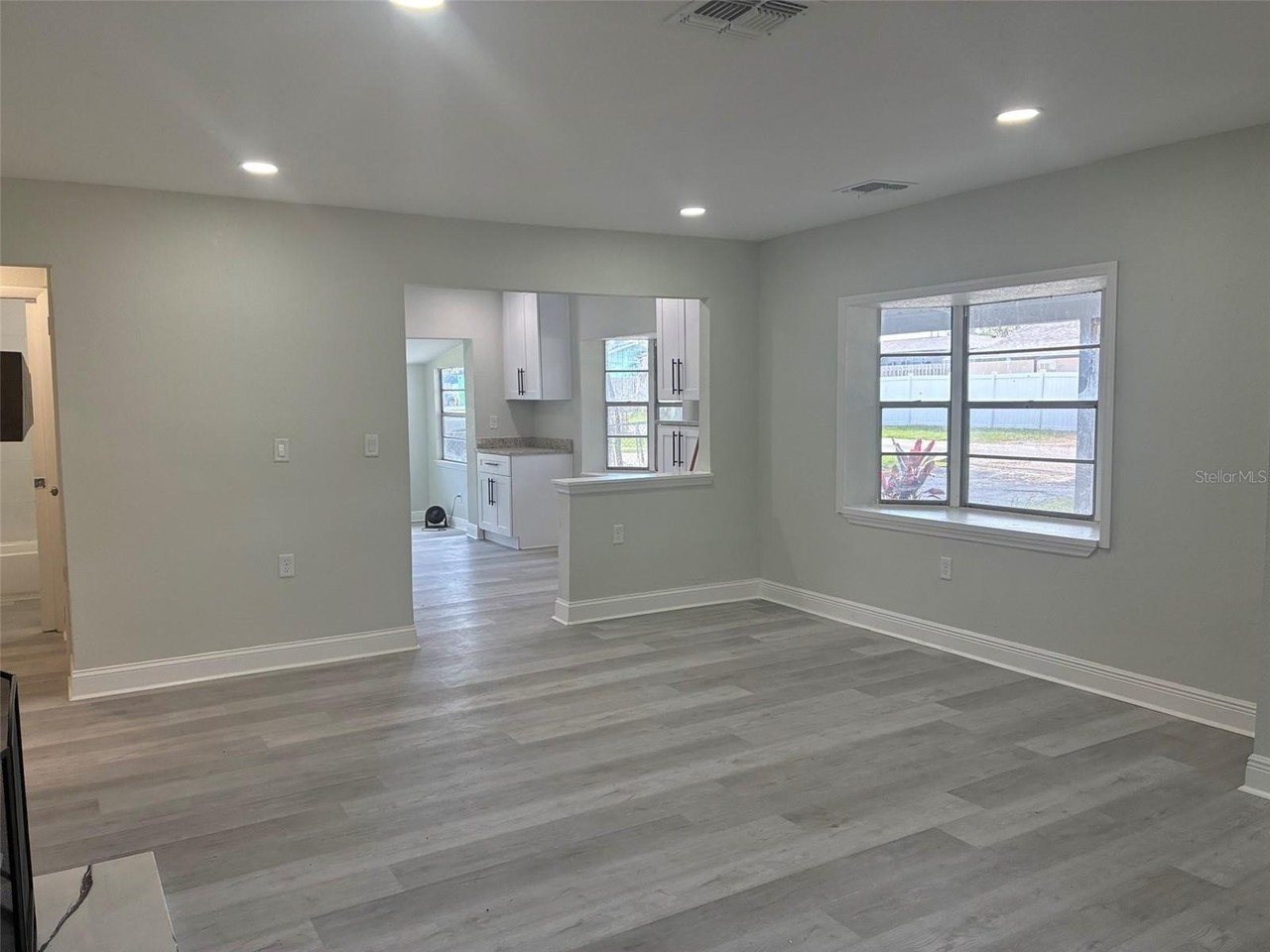 33 W Herrick Dr - Photo 5 of 29