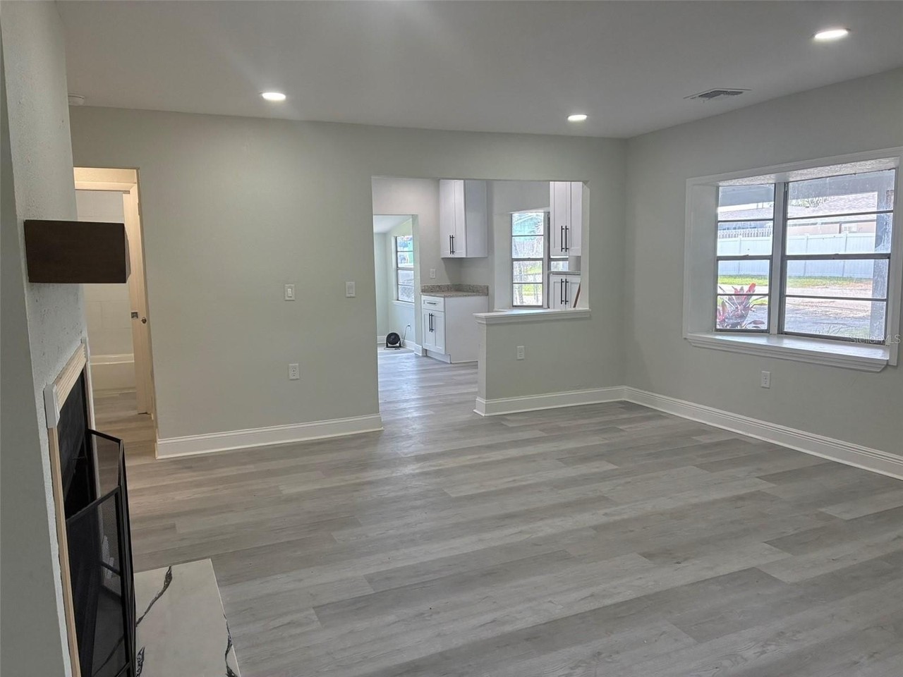 33 W Herrick Dr - Photo 6 of 29