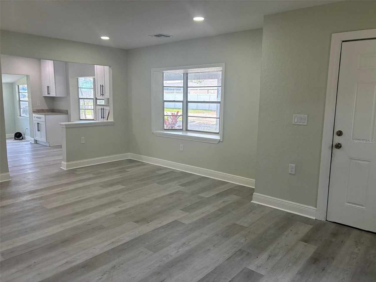 33 W Herrick Dr - Photo 7 of 29