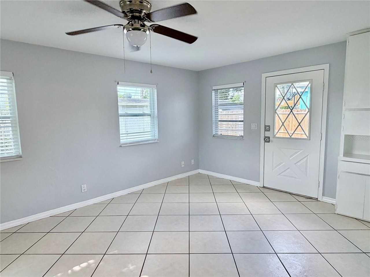 4320 Yardley Ave N - Photo 3 of 42