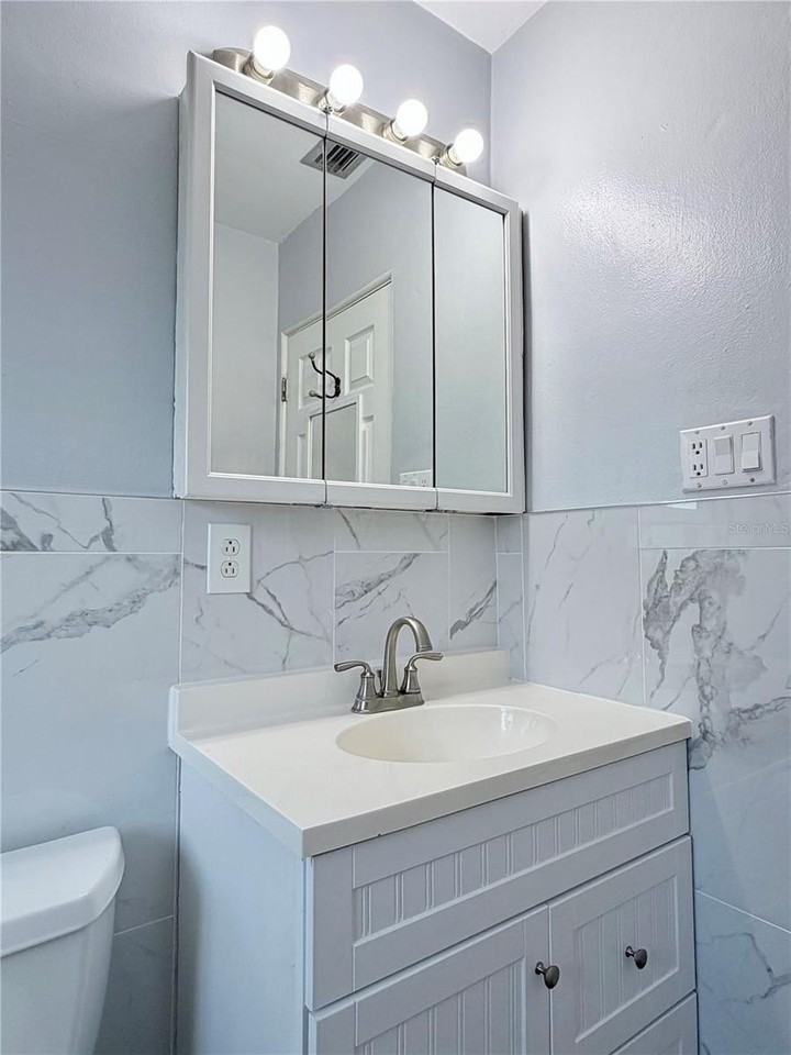 4320 Yardley Ave N - Photo 6 of 42