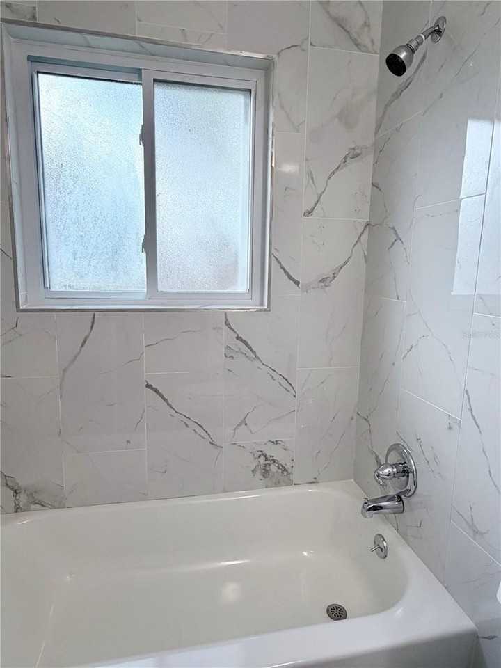4320 Yardley Ave N - Photo 7 of 42
