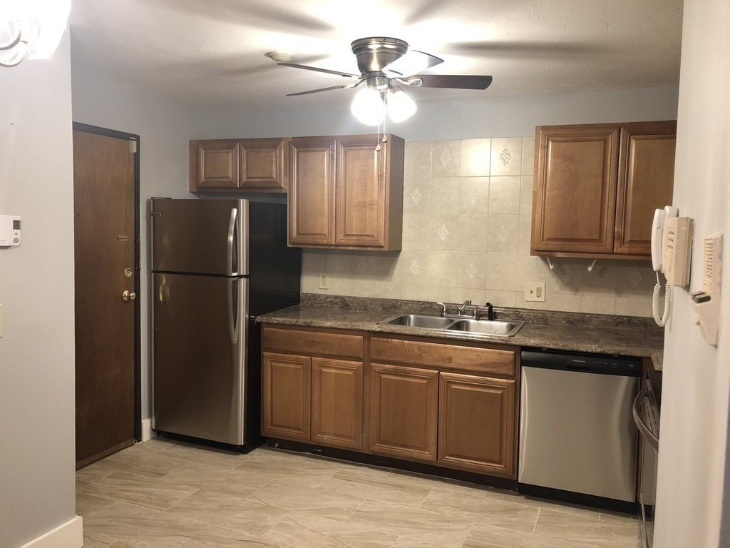 46 Gibbs St #1A - Photo 3 of 19