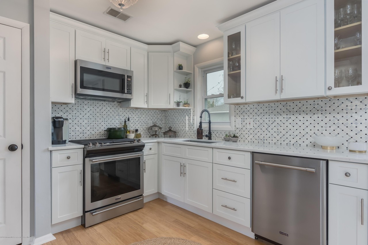 417 Bay Way - Photo 4 of 11