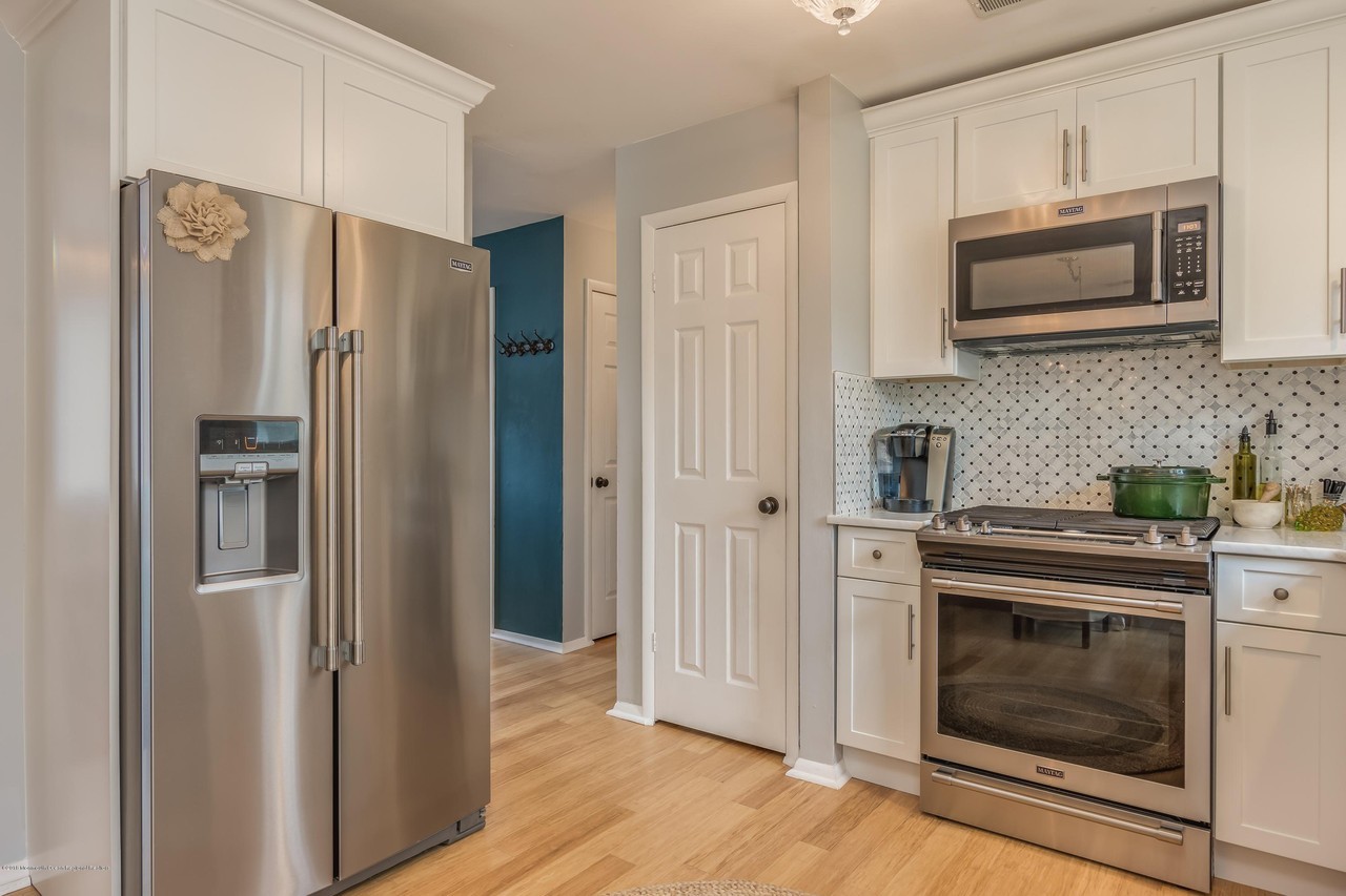 417 Bay Way - Photo 6 of 11