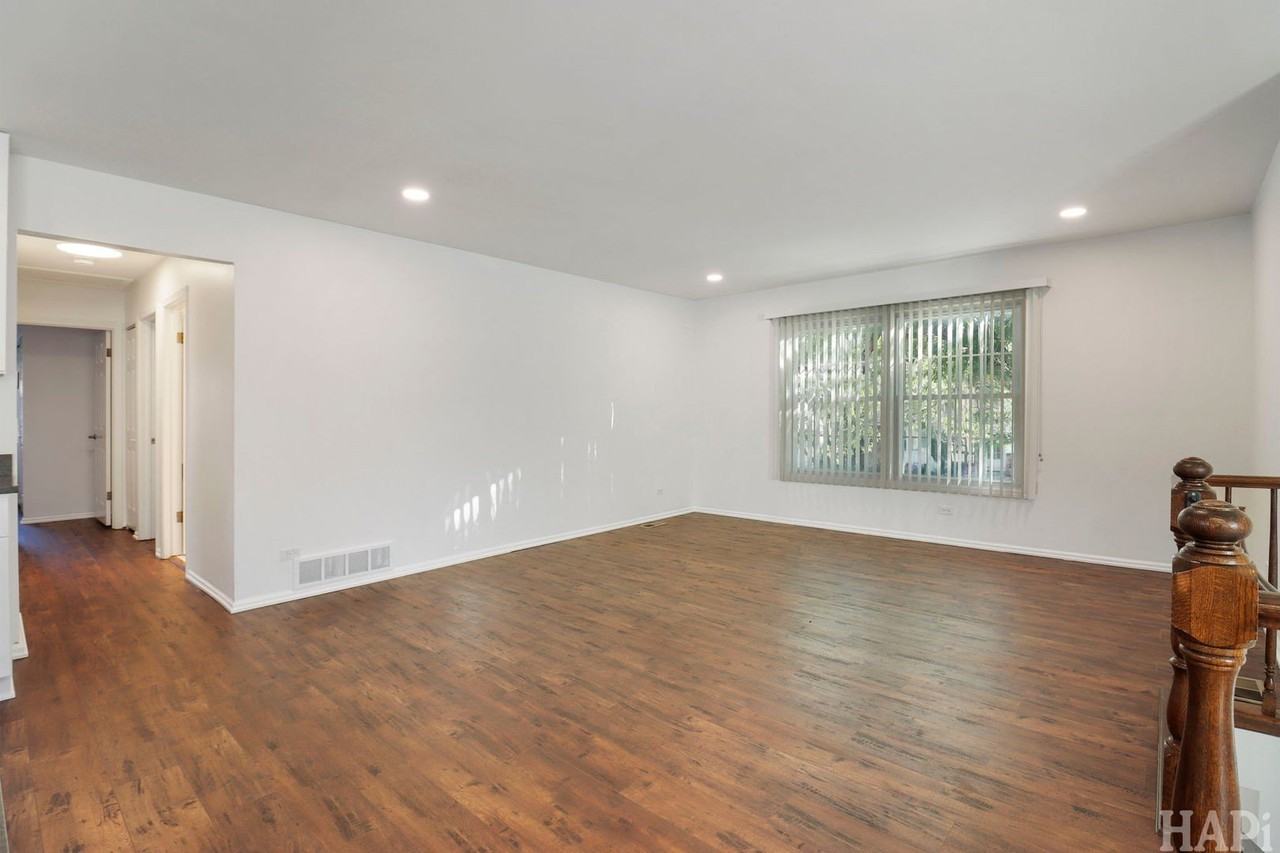 1104 Marlowe Pl - Photo 2 of 24