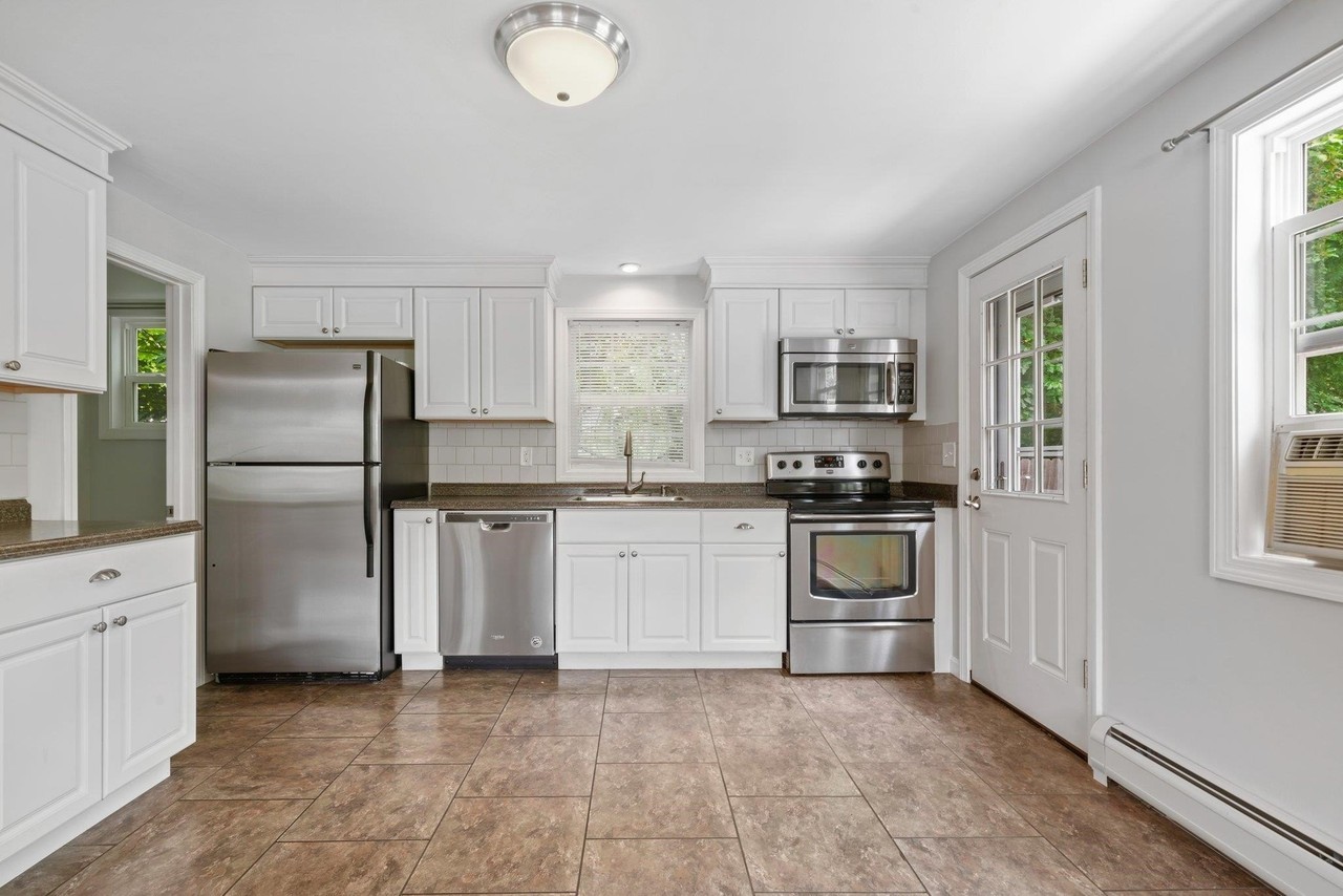 3 Maplewood Avenue #B - Photo 3 of 19