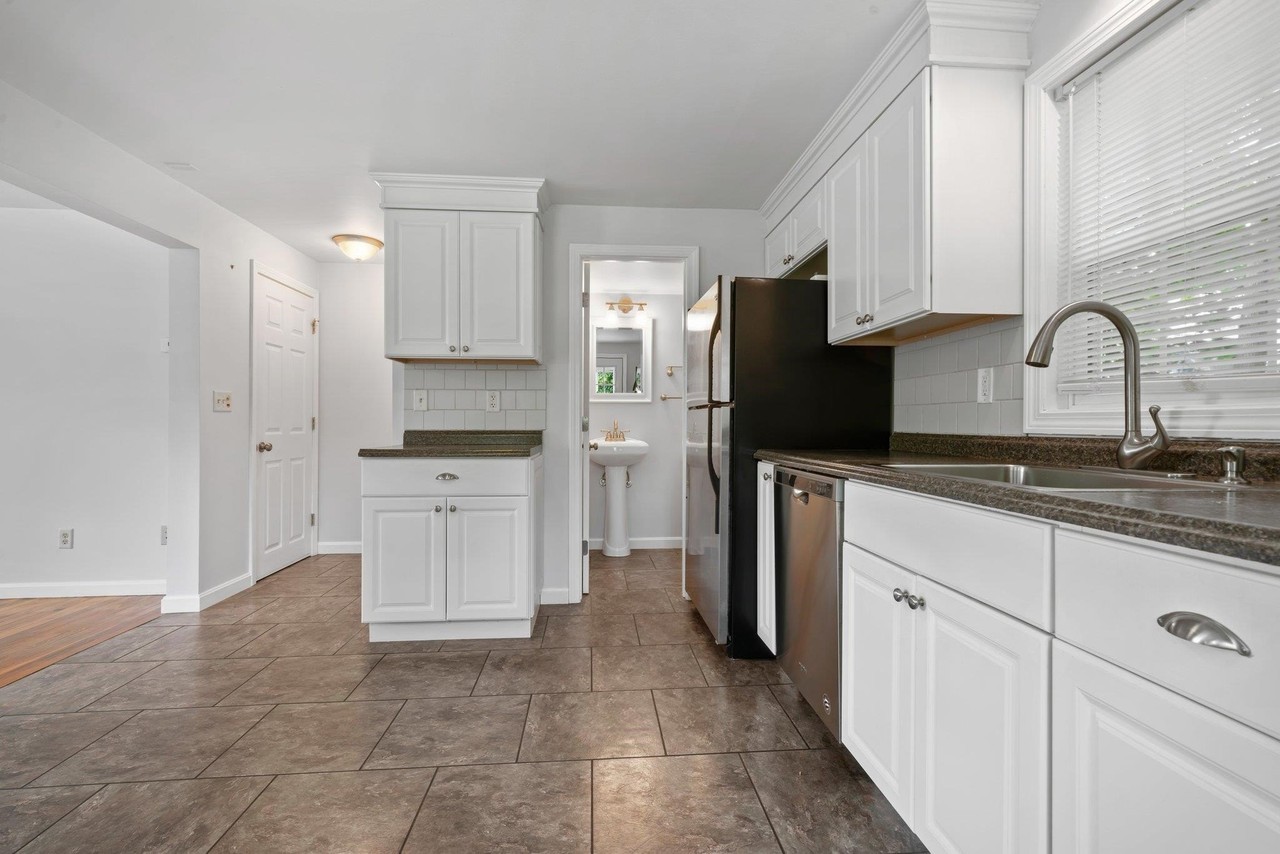 3 Maplewood Avenue #B - Photo 5 of 19
