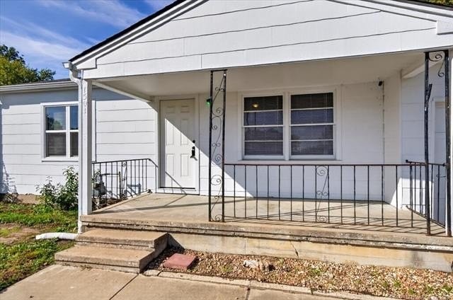 1501 N Choctaw St - Photo 4 of 19