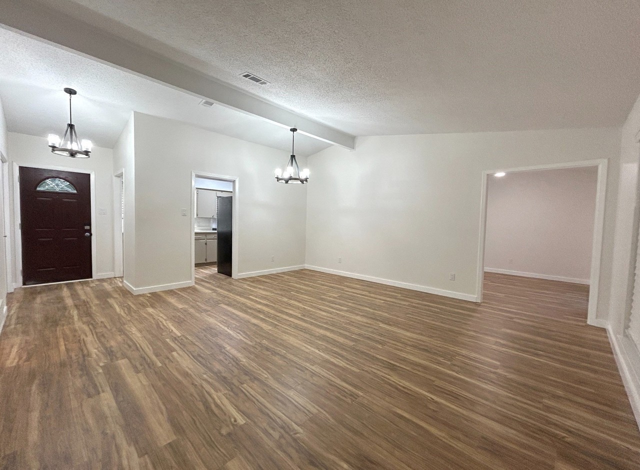 3009 Norwood Ln - Photo 3 of 37