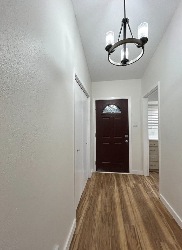 3009 Norwood Ln - Photo 4 of 37