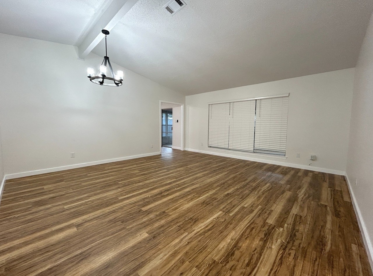 3009 Norwood Ln - Photo 5 of 37