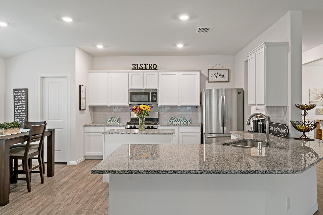 4533 Conrad Ave - Photo 4 of 40