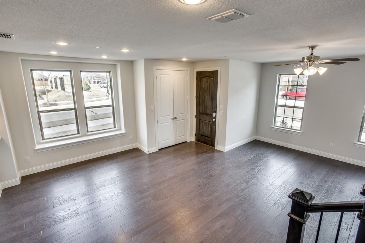 6341 Fortuna Ln - Photo 4 of 25